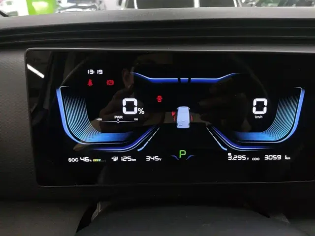 Ruichi New Energy EC75 — Фото автомобиля 11