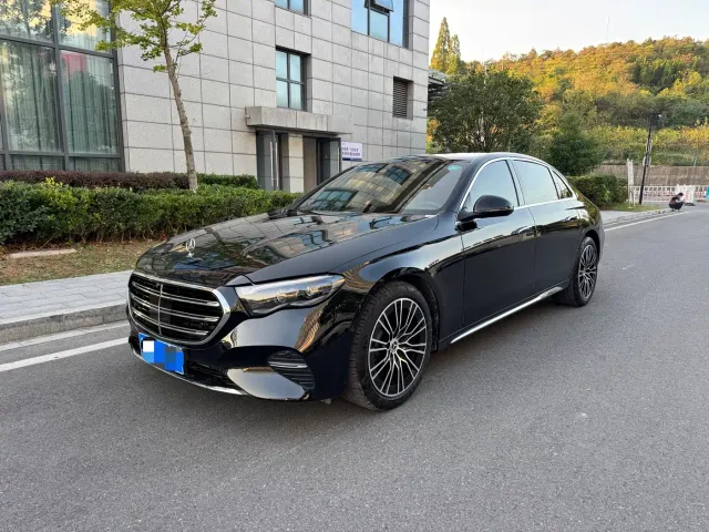Фотография автомобиля — Mercedes-Benz E-Class