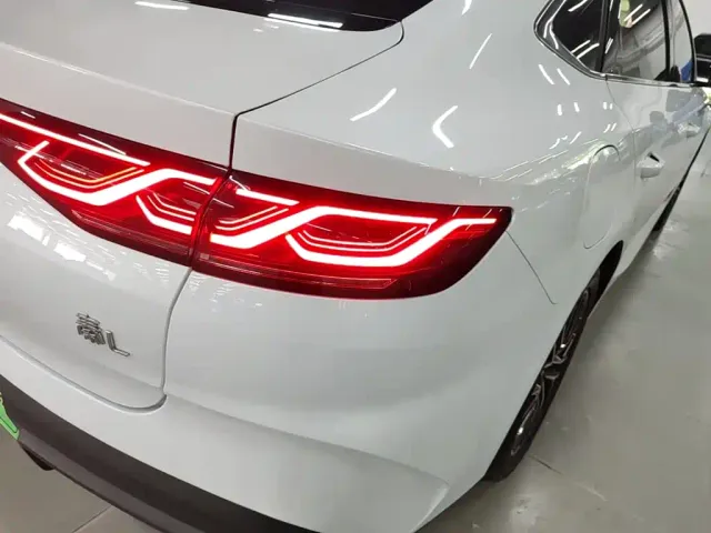 BYD Qin L — Фото автомобиля 23