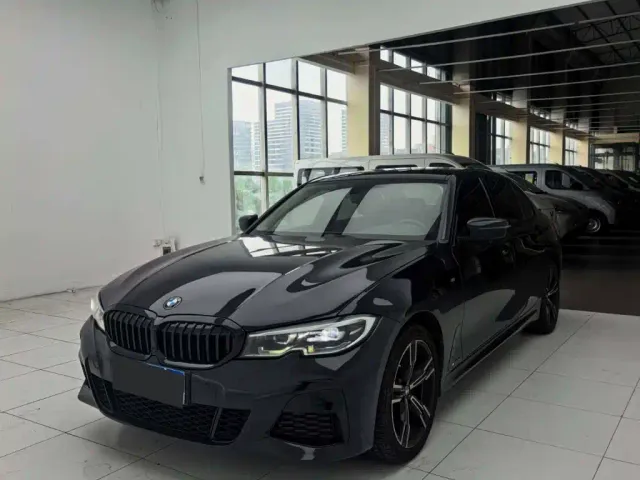 Фотография автомобиля — BMW 3 Series