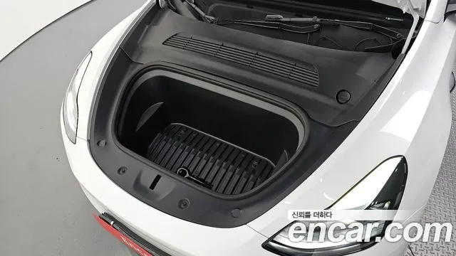 Tesla Model Y — Фото автомобиля 6