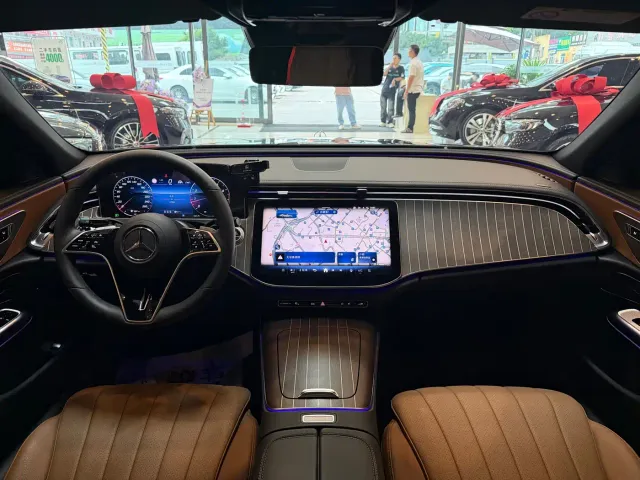 Mercedes-Benz E-Class — Фото автомобиля 10