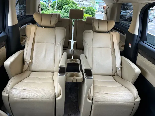 Toyota Alphard — Фото автомобиля 17