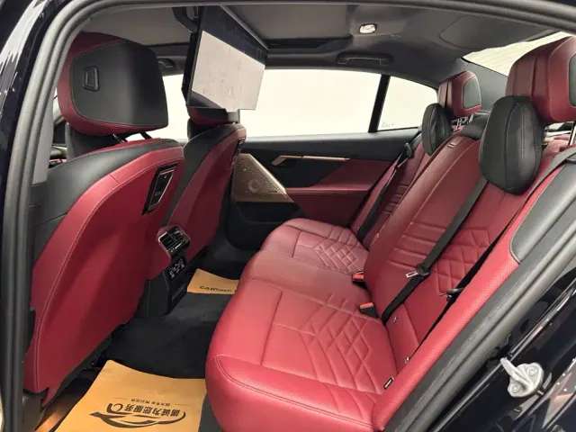 BMW 5 Series — Фото автомобиля 9