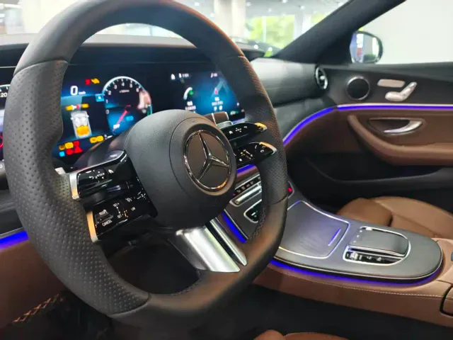 Mercedes-Benz E-Class — Фото автомобиля 13