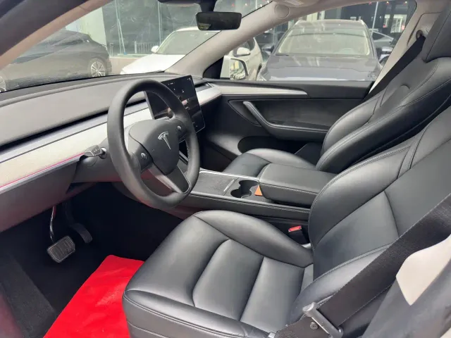 Tesla Model Y — Фото автомобиля 5