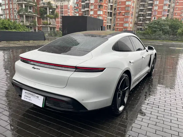 Porsche Taycan — Фото автомобиля 11