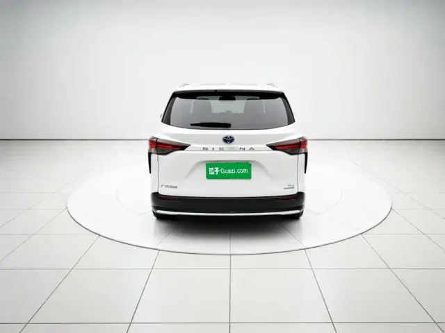 Toyota Sienna — Фото автомобиля 3