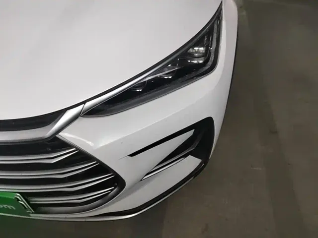 BYD Tang — Фото автомобиля 23
