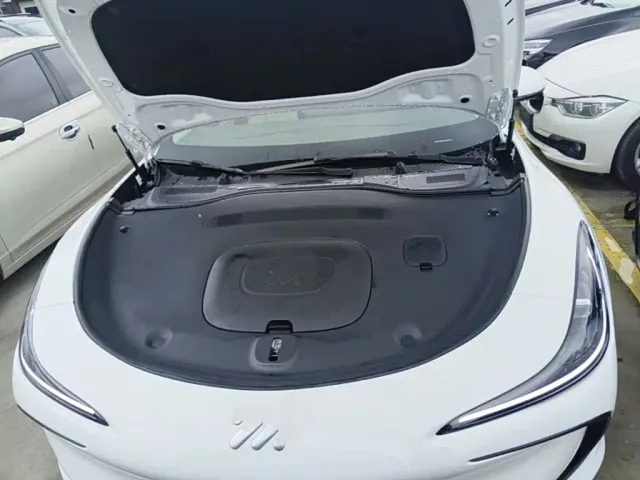 IM Motors L6 — Фото автомобиля 19