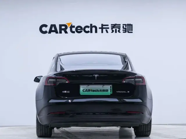 Tesla Model 3 — Фото автомобиля 4