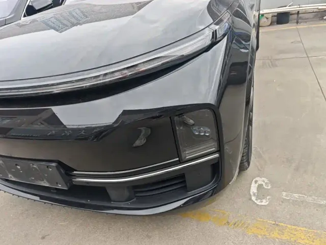 Li Auto L8 — Фото автомобиля 23