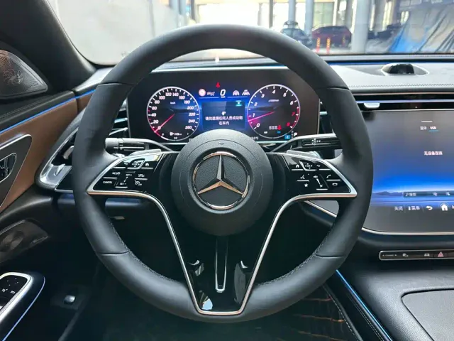 Mercedes-Benz E-Class — Фото автомобиля 12