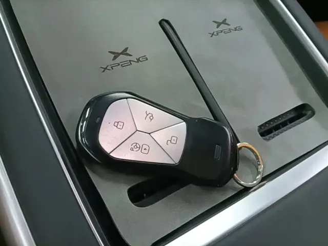 Xpeng G9 — Фото автомобиля 8