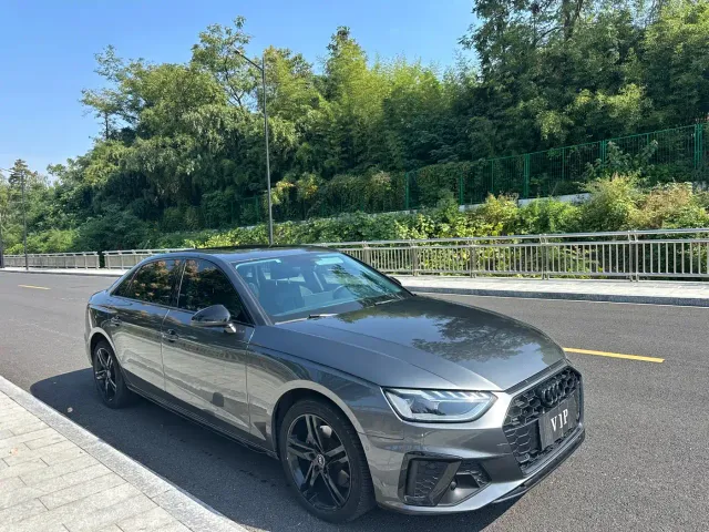 Фотография автомобиля — Audi A4L