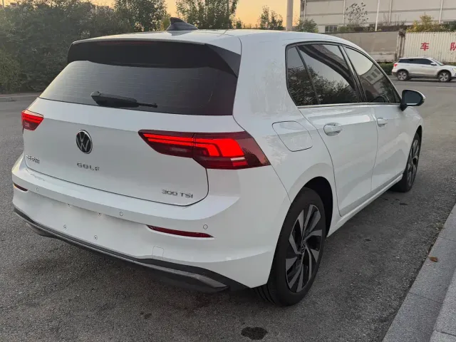 Volkswagen Golf — Фото автомобиля 17
