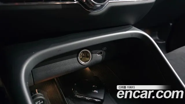Volvo C40 Recharge — Фото автомобиля 16