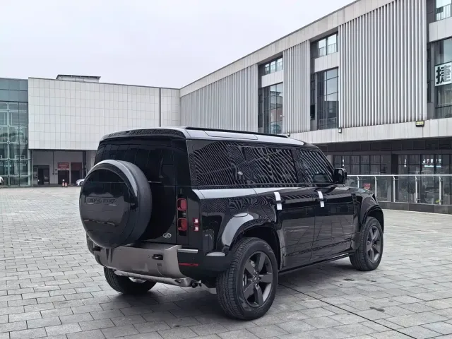 Land Rover Defender — Фото автомобиля 19