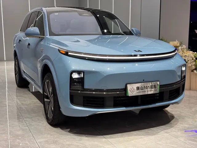 Li Auto L8 — Фото автомобиля 3