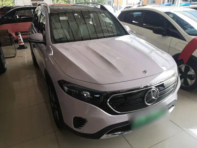 Mercedes-Benz EQB — Фото автомобиля 3