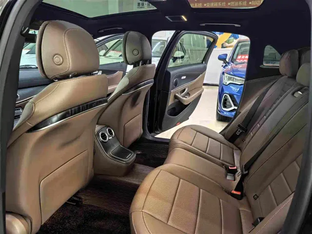 Mercedes-Benz E-Class — Фото автомобиля 9