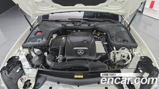 Mercedes-Benz E-Class — Фото автомобиля 5