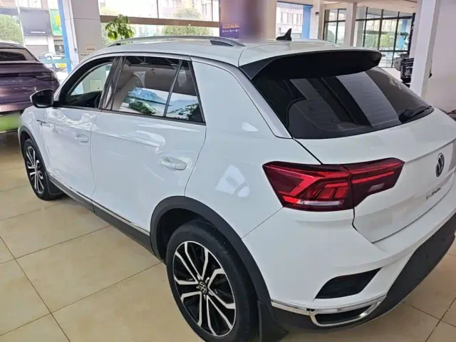 Volkswagen T-Roc — Фото автомобиля 4