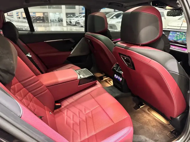 BMW 5 Series — Фото автомобиля 14
