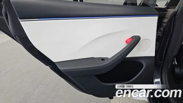 Tesla Model 3 — Фото автомобиля 14