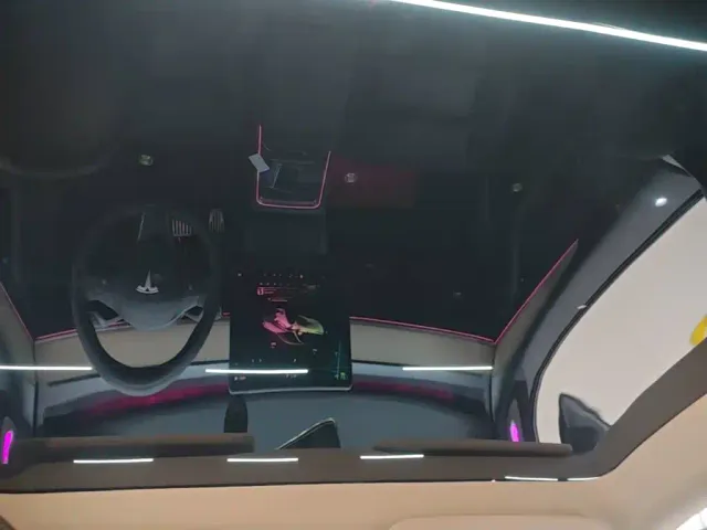 Tesla Model Y — Фото автомобиля 17