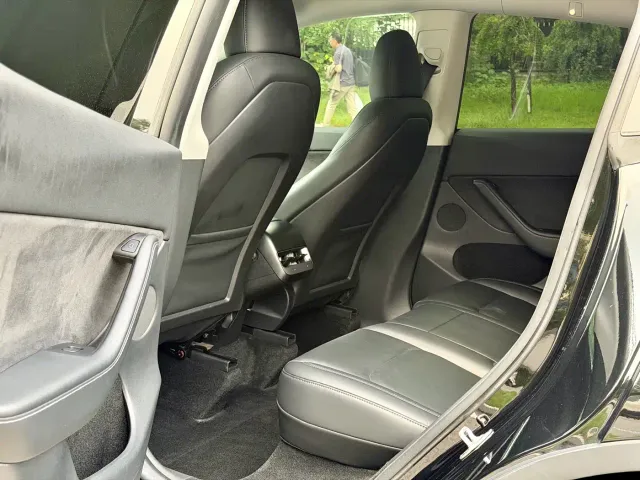 Tesla Model Y — Фото автомобиля 8