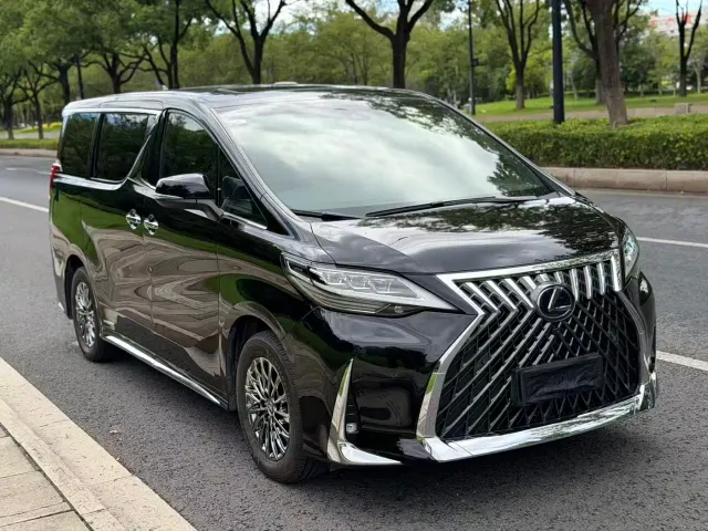 Lexus LM — Фото автомобиля 2