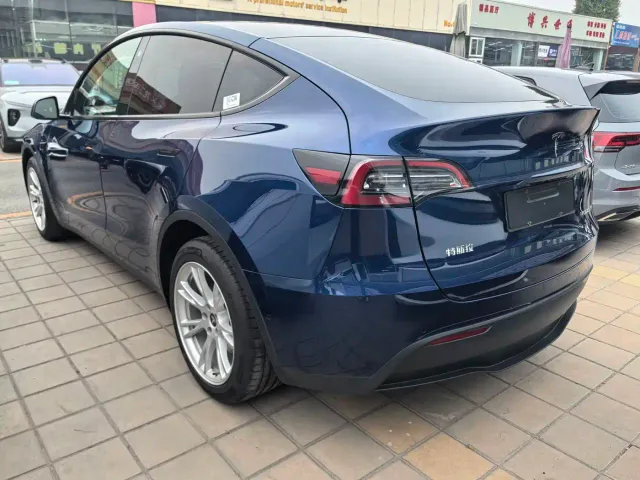 Tesla Model Y — Фото автомобиля 6