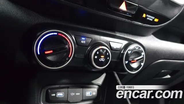 Hyundai Venue — Фото автомобиля 29