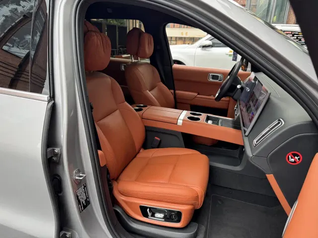 Li Auto L8 — Фото автомобиля 21