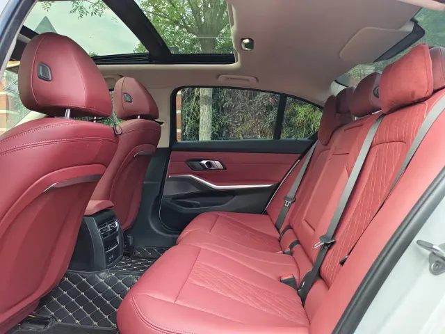 BMW 3 Series — Фото автомобиля 9
