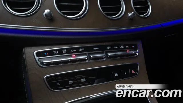 Mercedes-Benz E-Class — Фото автомобиля 17