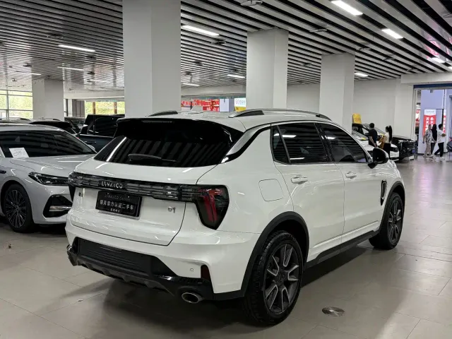 Lynk & Co 01 — Фото автомобиля 15