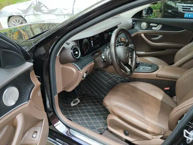 Mercedes-Benz E-Class — Фото автомобиля 17