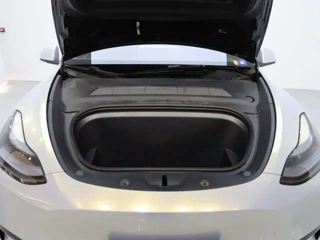 Tesla Model Y — Фото автомобиля 20