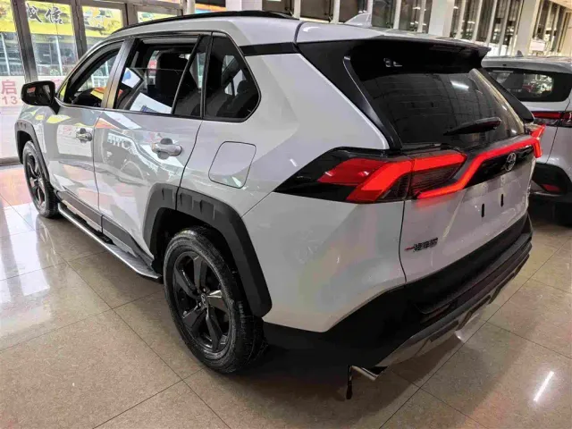 Toyota RAV4 — Фото автомобиля 16
