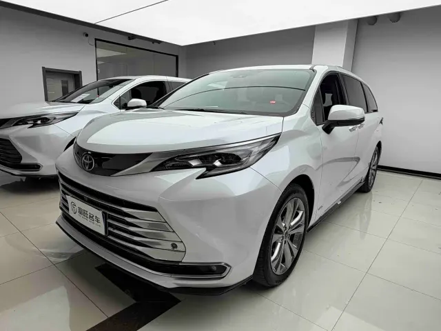 Фотография автомобиля — Toyota Sienna