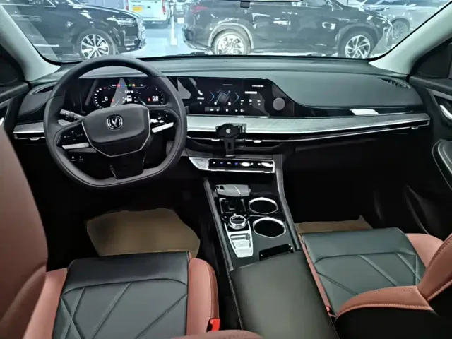 Changan Eado — Фото автомобиля 9