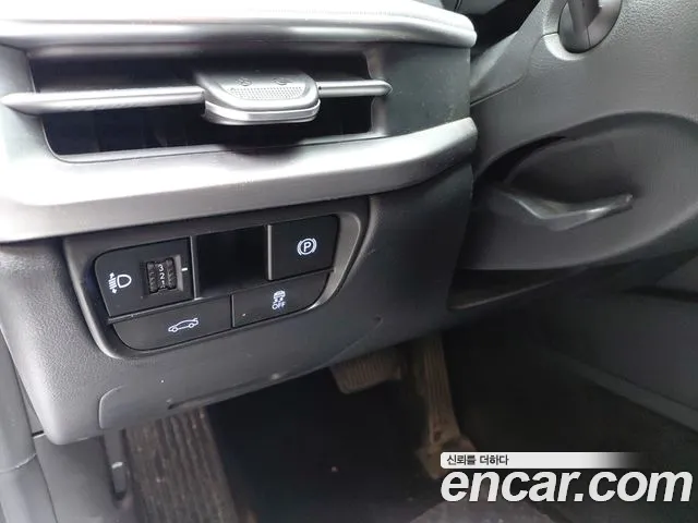 Hyundai Grandeur Grandeur (GN7) 2.5 Бензин 2WD — Фото автомобиля 19