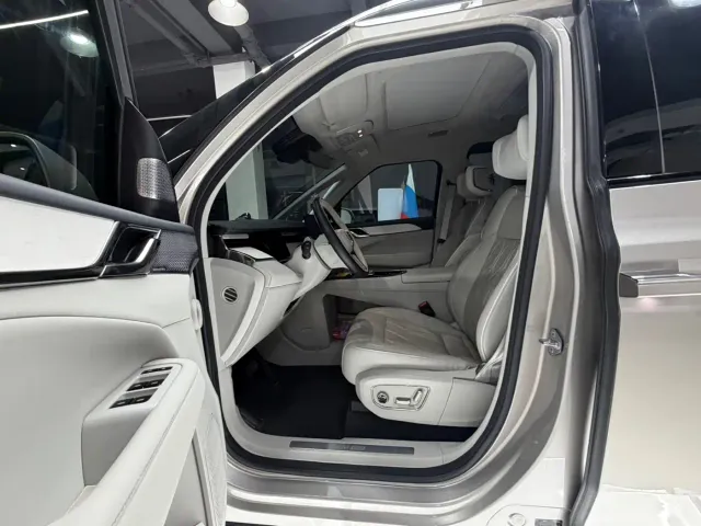 Volvo Volvo EM90 2025 Ultra Six-Seater — Фото автомобиля 10