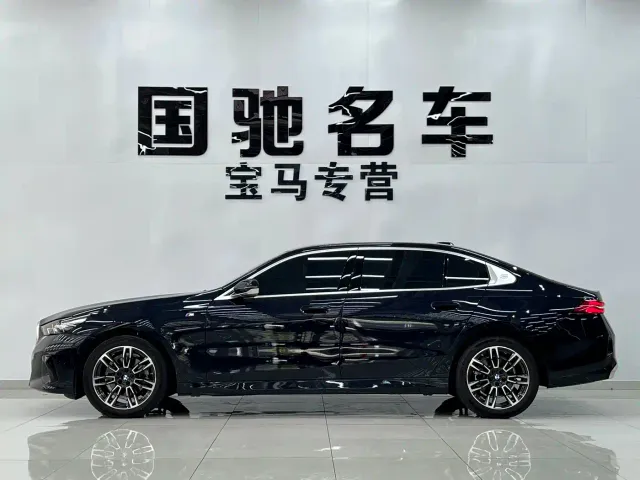 BMW 5 Series — Фото автомобиля 2