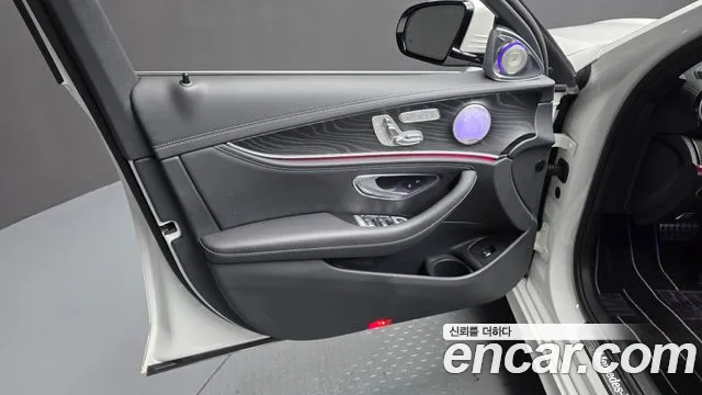 Mercedes-Benz E-Class — Фото автомобиля 19