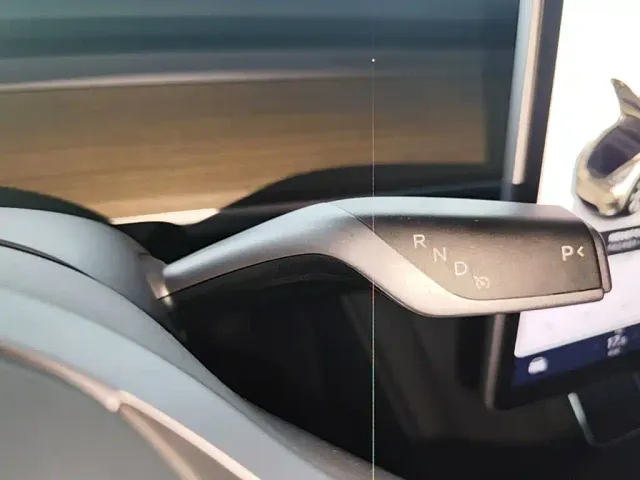 Tesla Model Y — Фото автомобиля 13