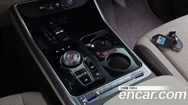 Kia Carnival Generation 4 — Фото автомобиля 9