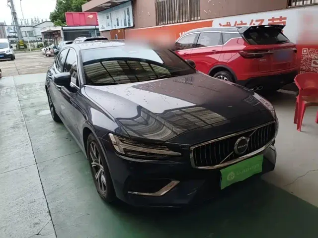 Volvo S60 — Фото автомобиля 3